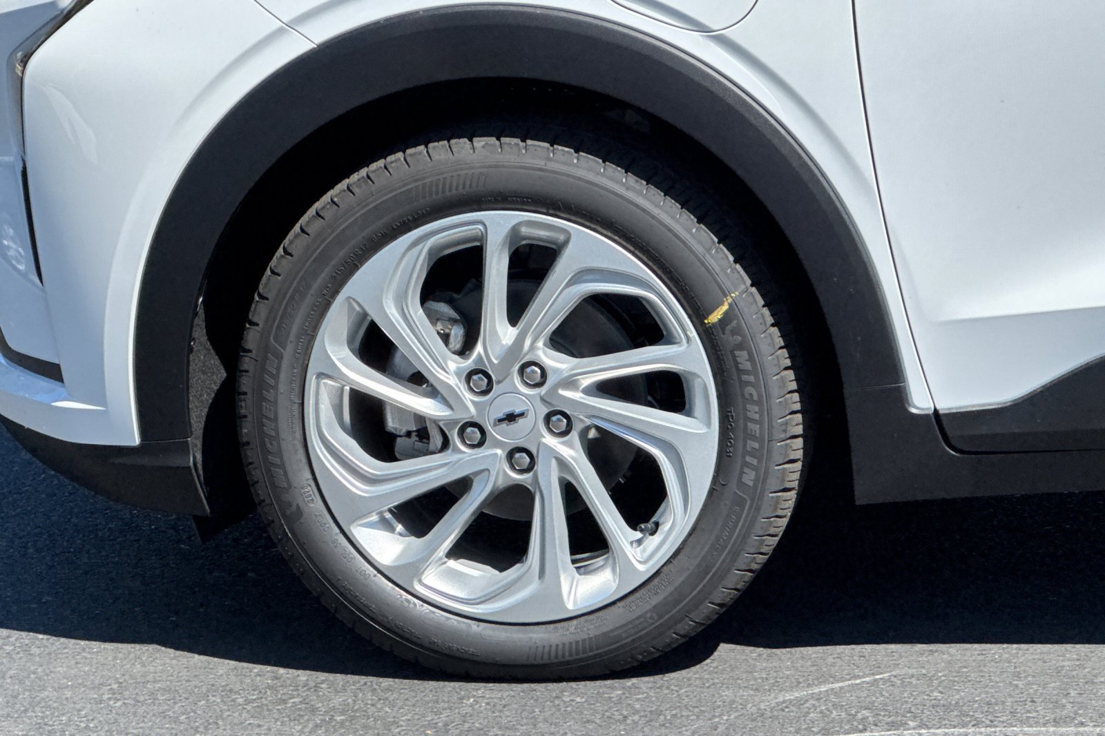 New 2027 Chevrolet Bolt LT FWD image 24