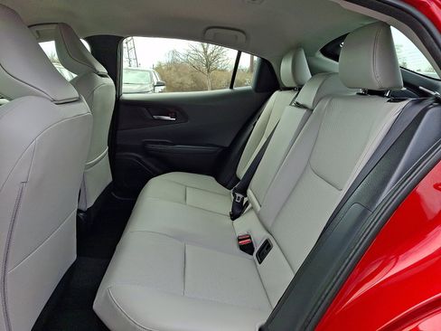 Used 2025 Toyota Prius XLE image 10