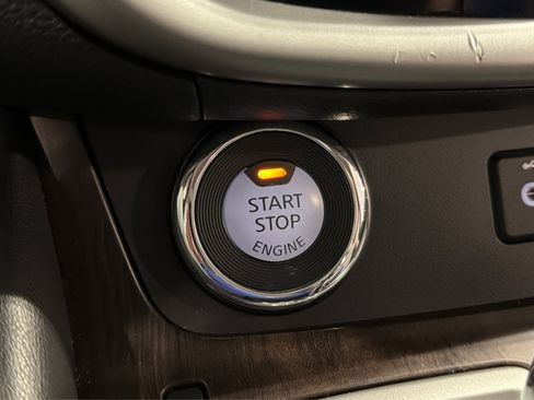 Used 2024 Nissan Murano SV image 33