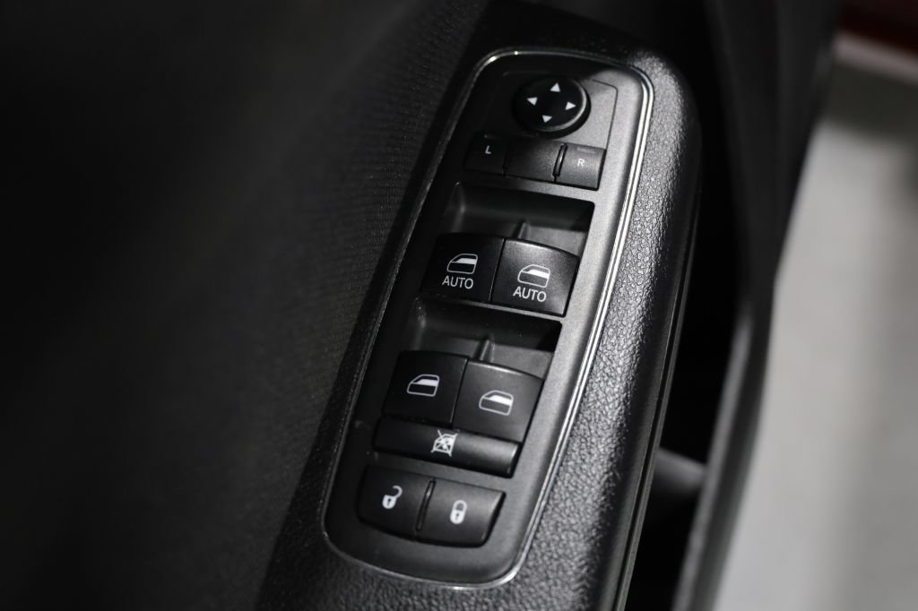 Used 2018 Dodge Charger SXT w/ Blacktop Package RWD image 11
