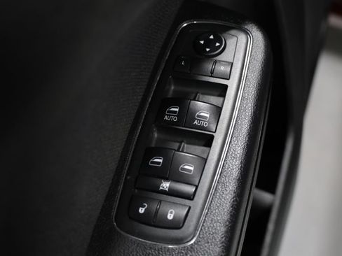 Used 2018 Dodge Charger SXT w/ Blacktop Package RWD image 11