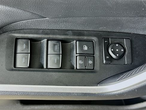 Used 2025 Toyota RAV4 XLE FWD image 15