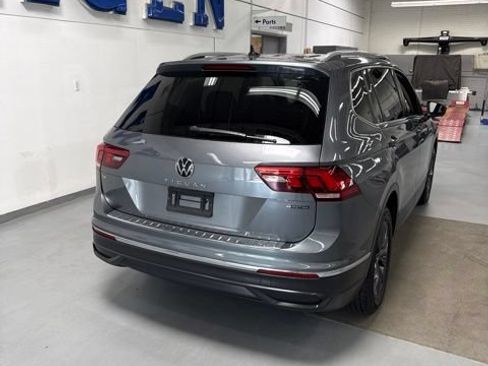 Certified 2023 Volkswagen Tiguan SE w/ Panoramic Sunroof Package AWD/4WD image 5