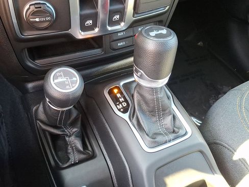 Used 2025 Jeep Wrangler Sport AWD/4WD image 14