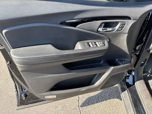 Used 2021 Honda Pilot Touring image 12