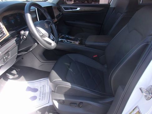 Used 2024 Volkswagen Atlas SE image 6