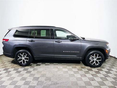 Used 2024 Jeep Grand Cherokee L Limited w/ Luxury Tech Group II image 9