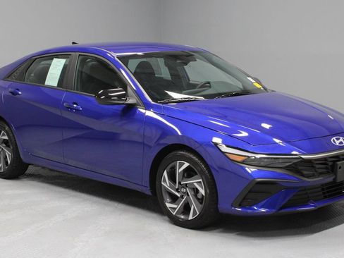 Used 2025 Hyundai Elantra Sport FWD image 1