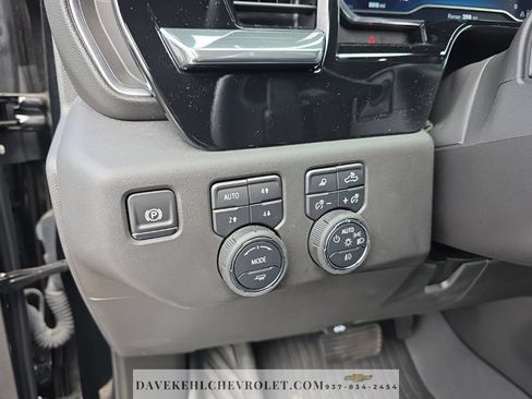 Used 2025 Chevrolet Silverado 1500 LT Trail Boss w/ LT Trail Boss Premium Package AWD/4WD image 26