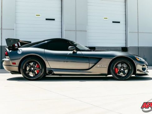 Used 2010 Dodge Viper ACR RWD image 12