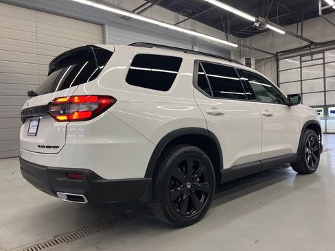 Used 2025 Honda Pilot Black Edition image 7