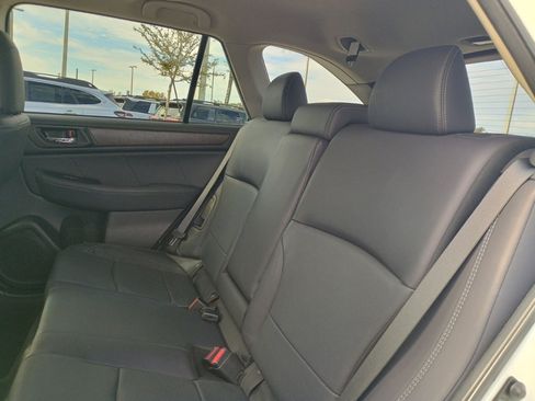 Used 2018 Subaru Outback 2.5i Limited image 17