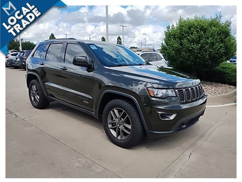 Used 2016 Jeep Grand Cherokee Laredo 75th Anniversary AWD/4WD image 3