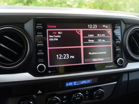 Used 2021 Toyota Tacoma SR5 w/ Trail Edition image 9