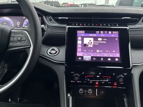 New 2025 Jeep Grand Cherokee Altitude image 18