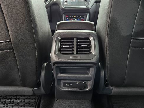 Used 2022 Volkswagen Tiguan SE image 20