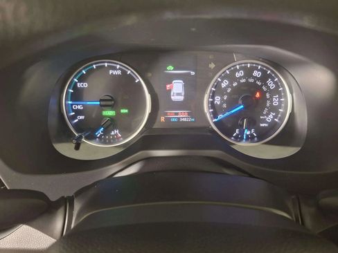 Used 2021 Toyota RAV4 LE image 11