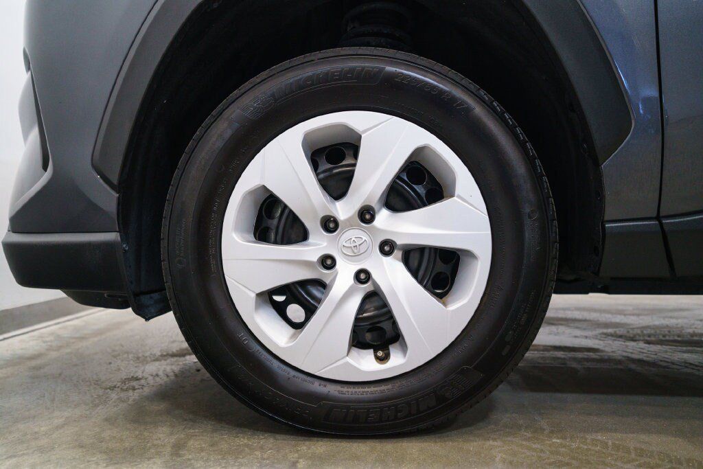 Certified 2025 Toyota RAV4 LE AWD/4WD image 9