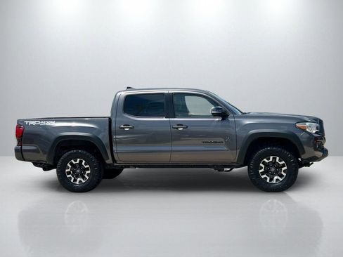 Used 2019 Toyota Tacoma TRD Off-Road w/ TRD Premium Off Road Package image 4