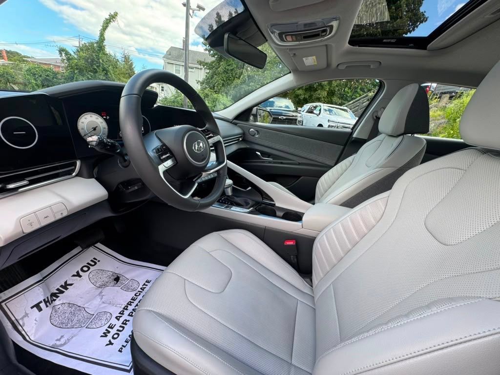 Certified 2023 Hyundai Elantra Limited FWD image 16