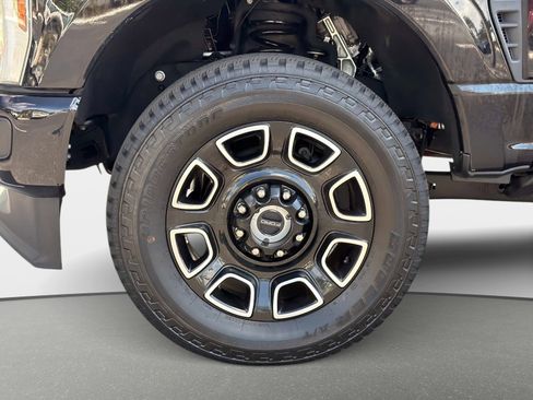 Used 2025 Ford F250 Platinum image 12
