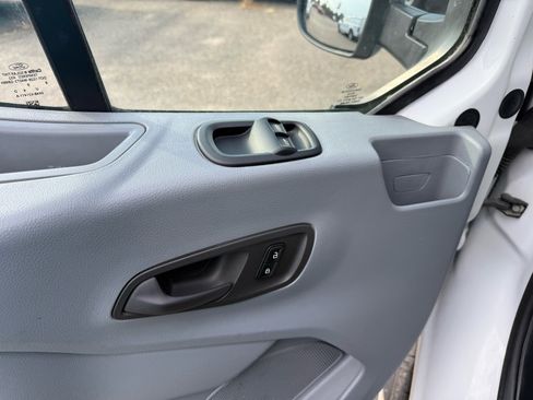 Used 2019 Ford Transit 250 130 Low Roof image 12