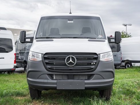Used 2023 Mercedes-Benz Sprinter 4500 image 2