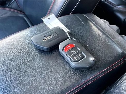 Used 2018 Jeep Wrangler Unlimited Rubicon AWD/4WD image 35