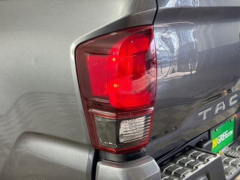 Used 2020 Toyota Tacoma SR image 34