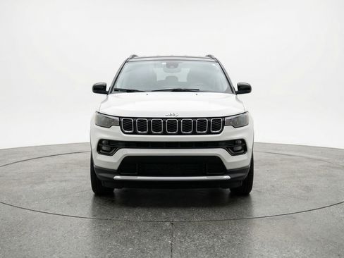 Used 2025 Jeep Compass Limited AWD/4WD image 2