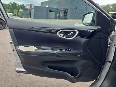 Used 2016 Nissan Sentra SV FWD image 31