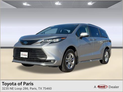 Used 2024 Toyota Sienna LE image 1