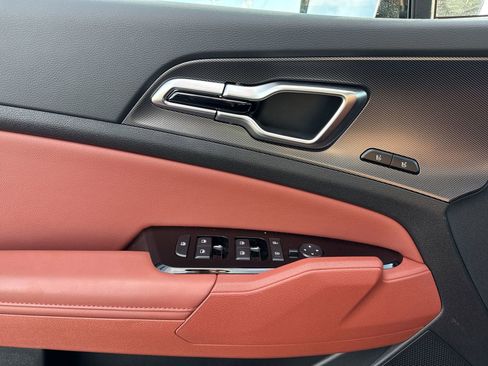 Used 2025 Kia Sportage SX image 13