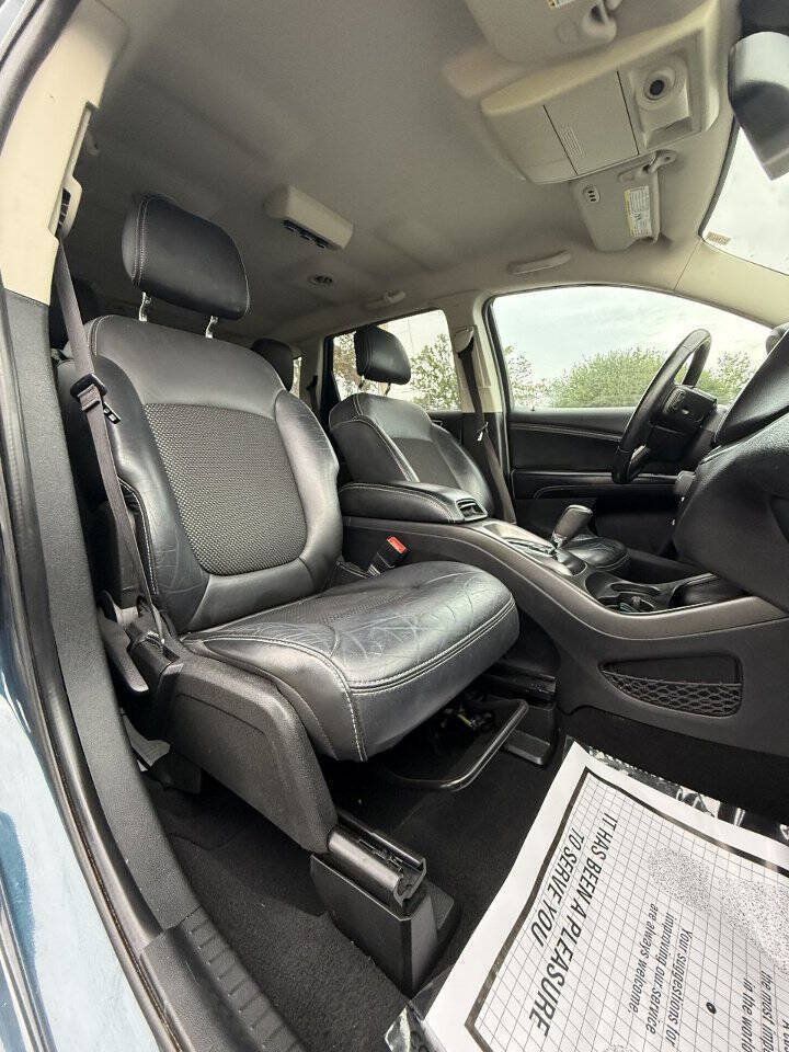 Used 2015 Dodge Journey Crossroad w/ Flexible Seating Group FWD image 18
