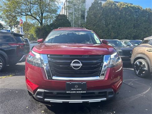 Certified 2024 Nissan Pathfinder SL image 6