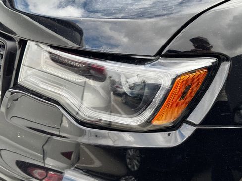 Used 2019 Jeep Grand Cherokee Limited w/ Luxury Group II image 5