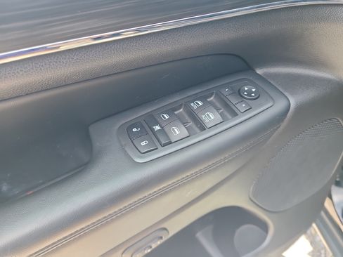 Used 2020 Jeep Grand Cherokee Limited AWD/4WD image 22
