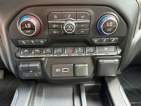 Used 2019 Chevrolet Silverado 1500 High Country w/ Technology Package AWD/4WD image 34