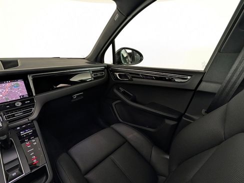 Certified 2025 Porsche Macan image 23