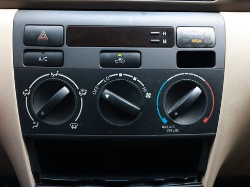 Used 2005 Toyota Corolla S image 29