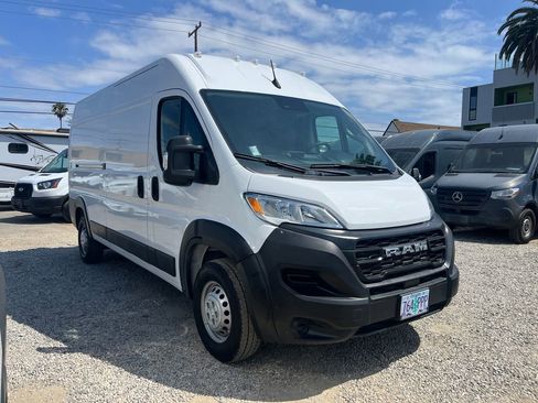 Used 2023 RAM ProMaster 2500 FWD image 3