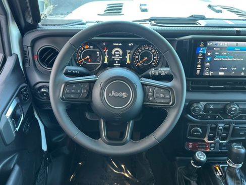 Used 2026 Jeep Wrangler Unlimited Rubicon AWD/4WD image 29