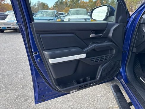 Used 2024 Toyota Tacoma TRD Sport w/ TRD Sport Upgrade Package image 25