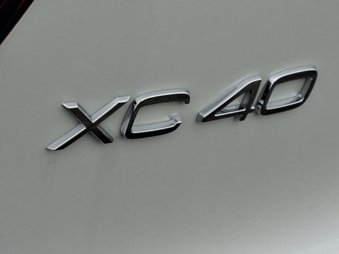 New 2025 Volvo XC40 B5 Plus w/ Protection Package Premier image 21