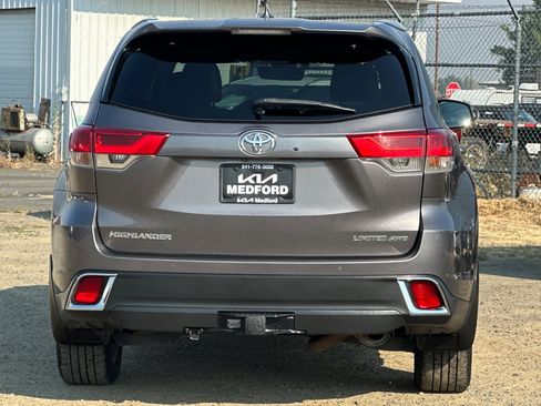 Used 2019 Toyota Highlander Limited Platinum AWD/4WD image 5