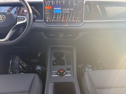 New 2025 Volkswagen Tiguan SE image 4