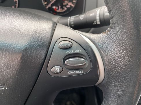 Used 2016 Nissan Pathfinder SV image 12