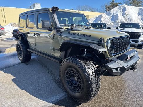 Used 2025 Jeep Wrangler Willys image 7