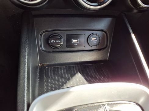 Used 2020 Hyundai Venue SEL FWD image 8