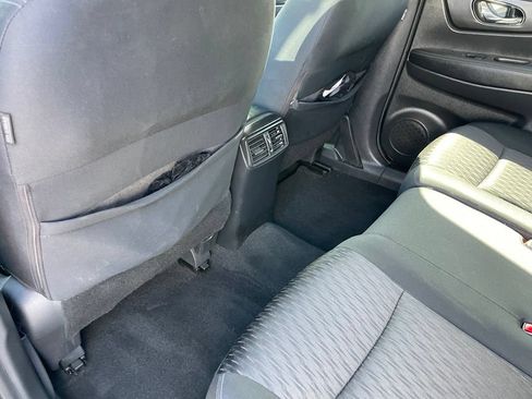 Used 2018 Nissan Rogue SV AWD/4WD image 9
